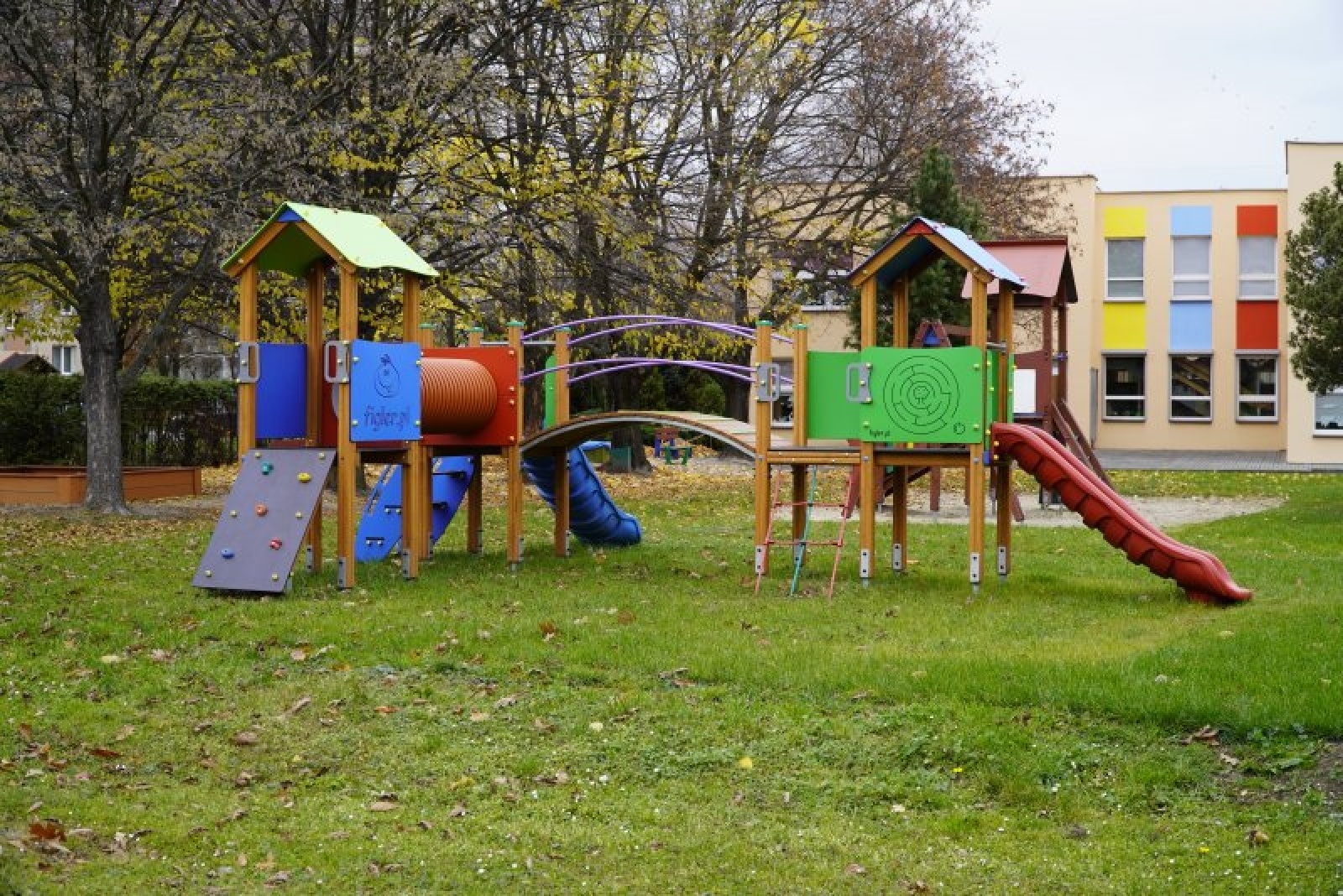 Zdjęcie w galerii na portalu naszraciborz.pl: Place zabaw dla raciborskich przedszkolaków doposażone wiadomości z regionu