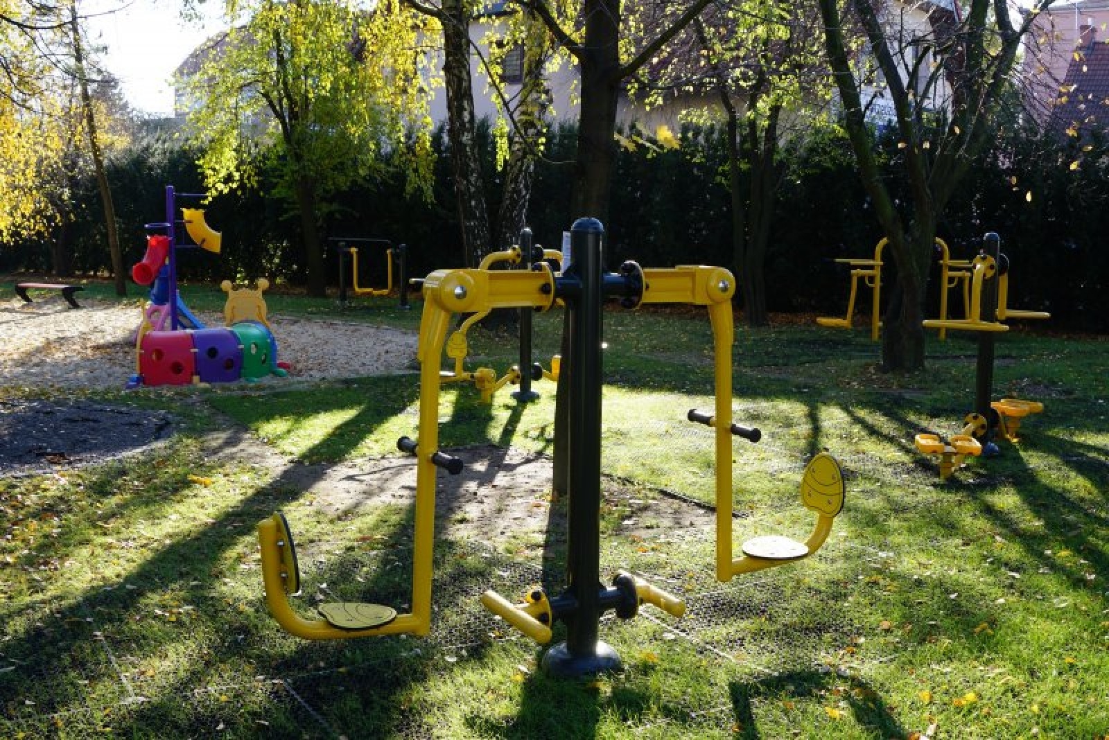 Zdjęcie w galerii na portalu naszraciborz.pl: Place zabaw dla raciborskich przedszkolaków doposażone wiadomości z regionu