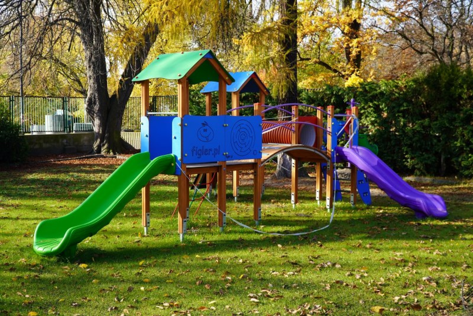Zdjęcie w galerii na portalu naszraciborz.pl: Place zabaw dla raciborskich przedszkolaków doposażone wiadomości z regionu