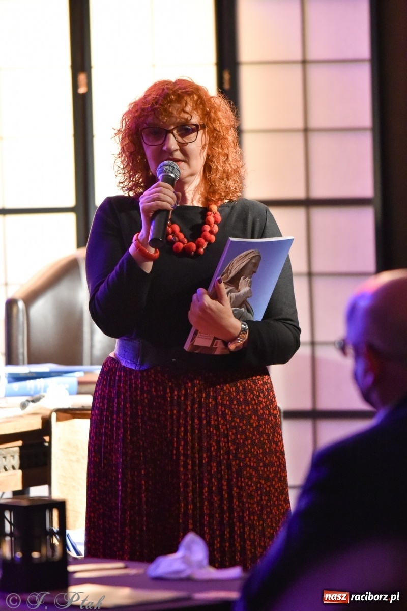 Zdjęcie w galerii na portalu naszraciborz.pl: W RCK promowano nowy numer Almanachu Prowincjonalnego wiadomości z regionu