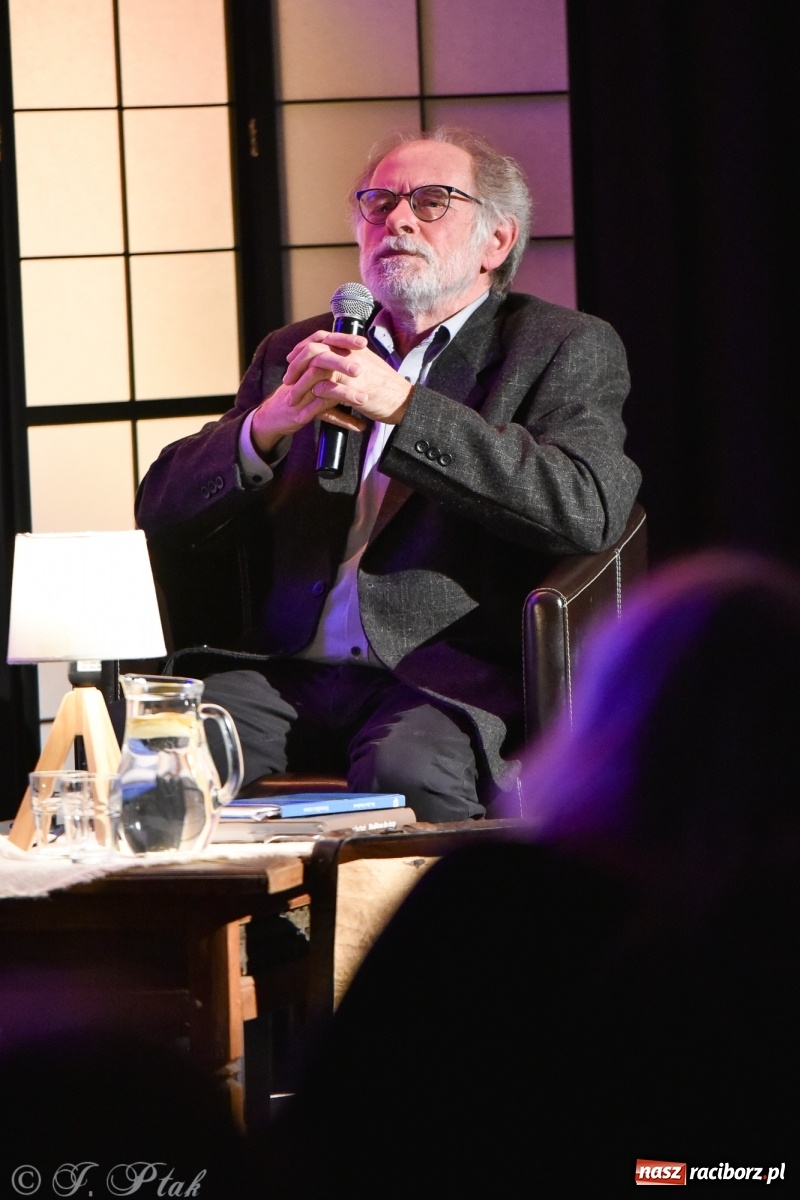 Zdjęcie w galerii na portalu naszraciborz.pl: W RCK promowano nowy numer Almanachu Prowincjonalnego wiadomości z regionu