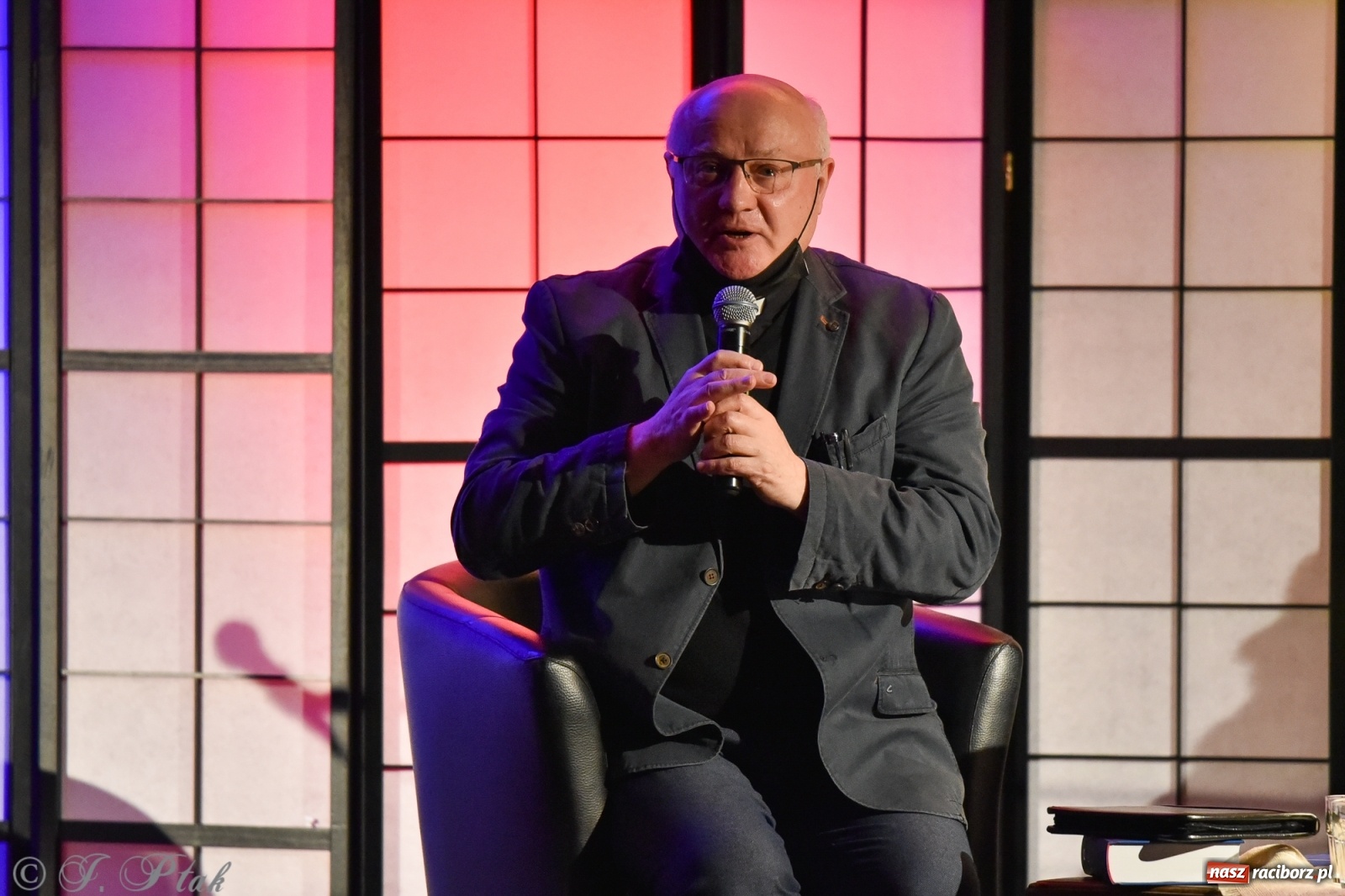 Zdjęcie w galerii na portalu naszraciborz.pl: W RCK promowano nowy numer Almanachu Prowincjonalnego wiadomości z regionu