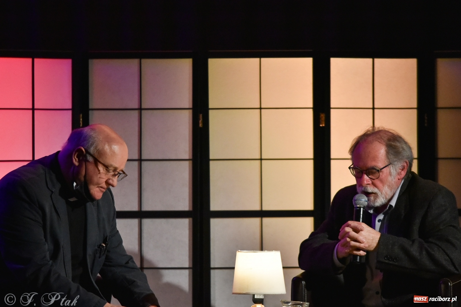 Zdjęcie w galerii na portalu naszraciborz.pl: W RCK promowano nowy numer Almanachu Prowincjonalnego wiadomości z regionu