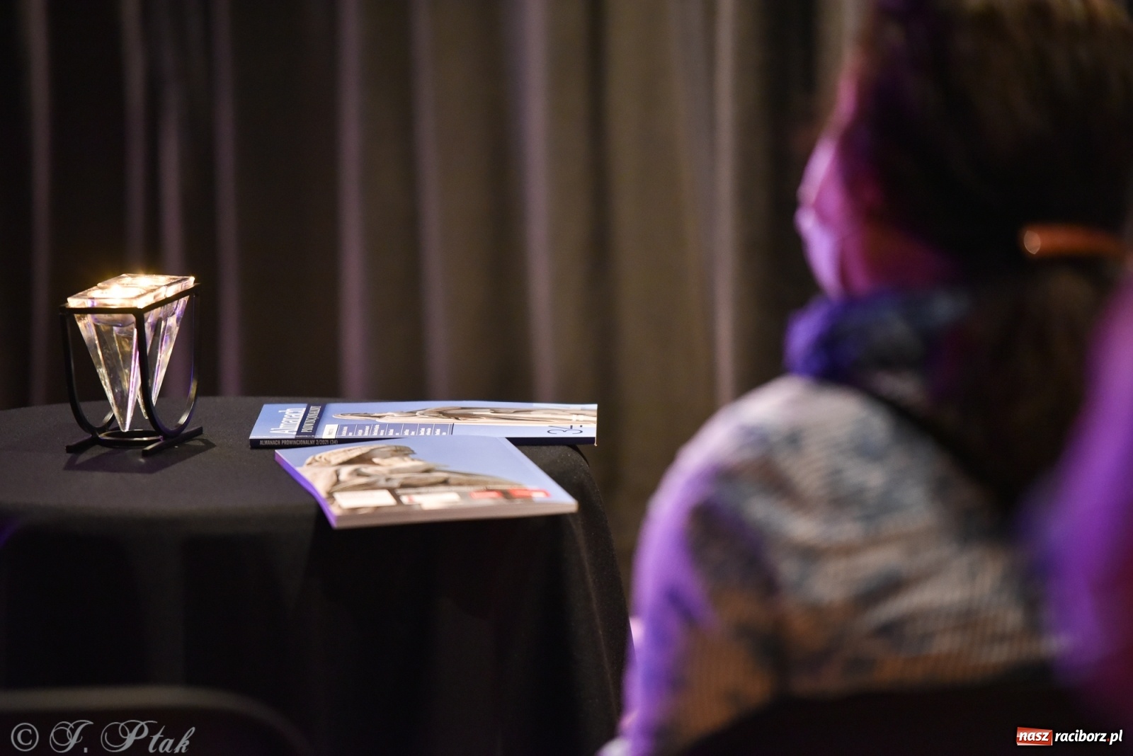 Zdjęcie w galerii na portalu naszraciborz.pl: W RCK promowano nowy numer Almanachu Prowincjonalnego wiadomości z regionu