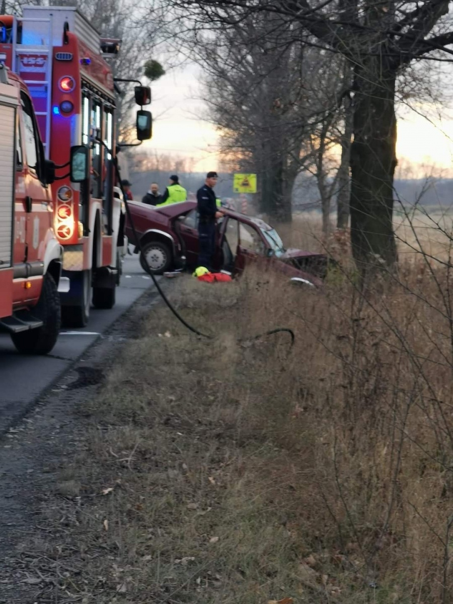 Zdjęcie w galerii na portalu naszraciborz.pl: Mercedes i audi z powiatu raciborskiego zderzyły się na trasie Buków-Syrynia wiadomości z regionu