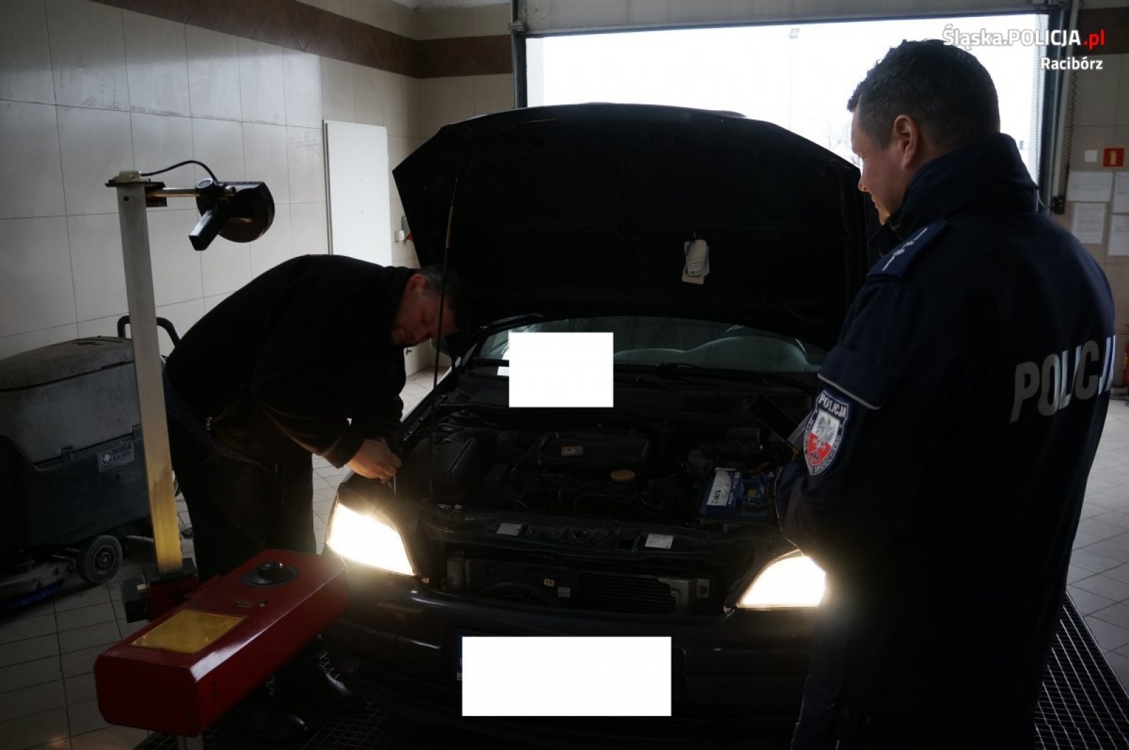 Zdjęcie w galerii na portalu naszraciborz.pl: Policyjne kontrole oświetlenia pojazdów wiadomości z regionu