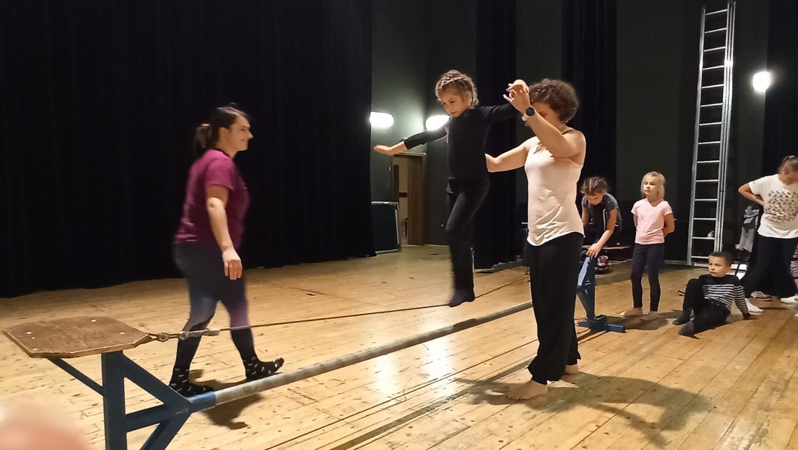 Zdjęcie w galerii na portalu naszraciborz.pl: Warsztaty cyrkowe w RCK wiadomości z regionu