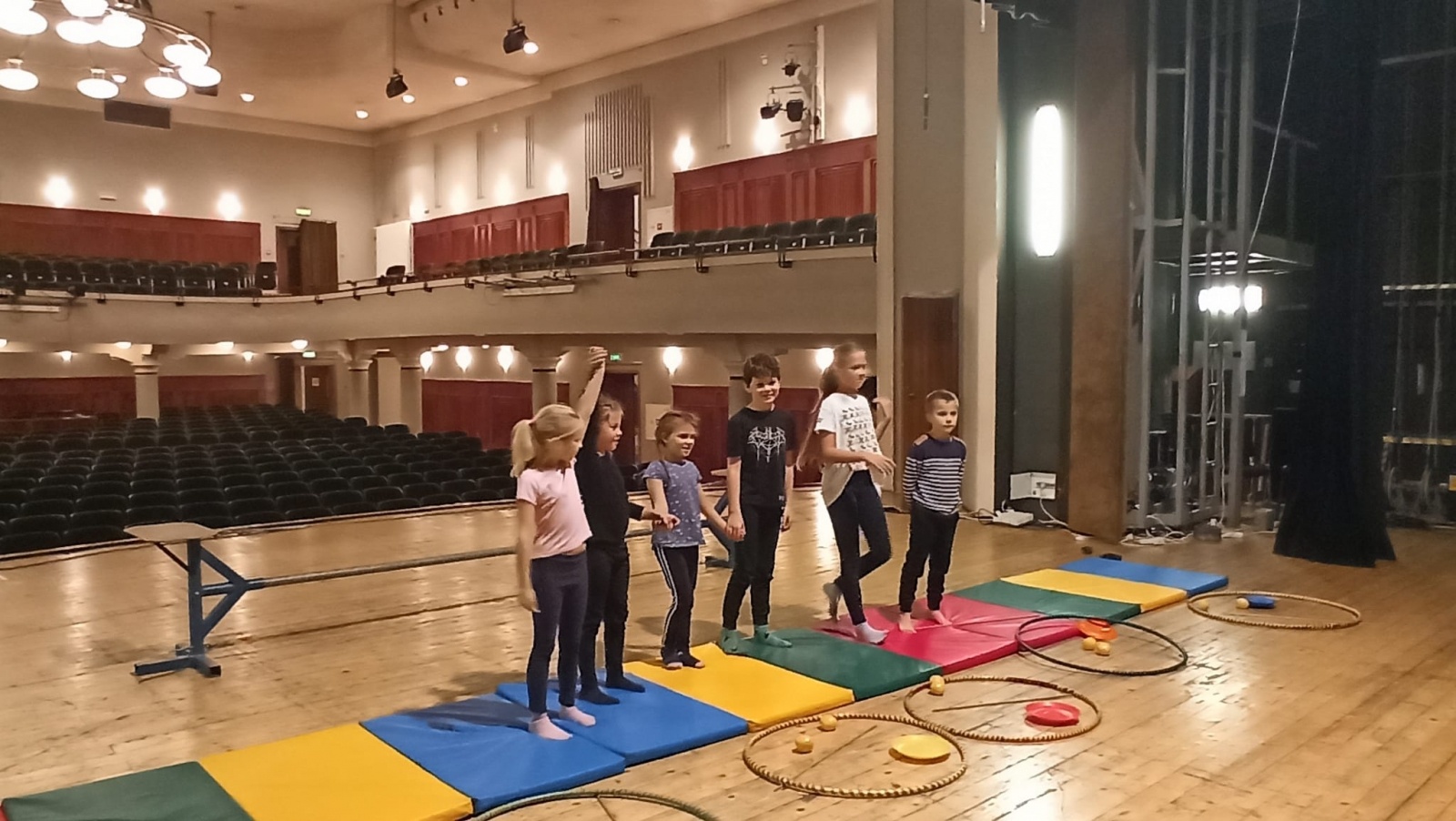 Zdjęcie w galerii na portalu naszraciborz.pl: Warsztaty cyrkowe w RCK wiadomości z regionu