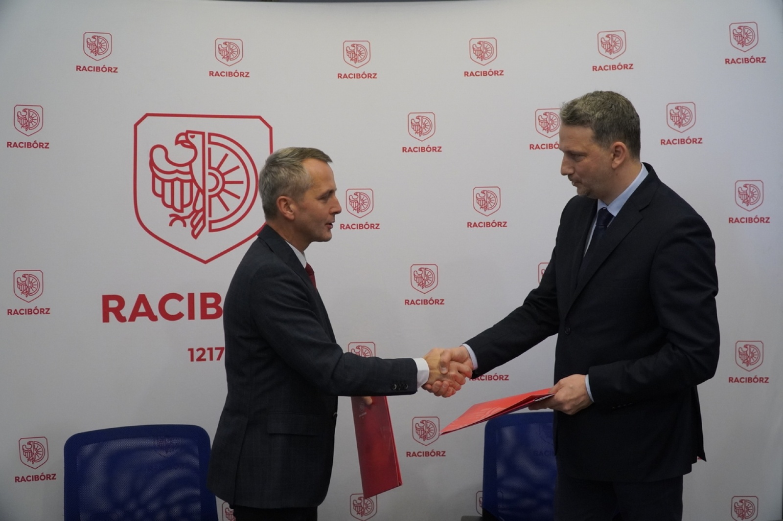 Zdjęcie w galerii na portalu naszraciborz.pl: Umowa z PK podpisana. Miejska spółka wywiezie nasze śmieci wiadomości z regionu