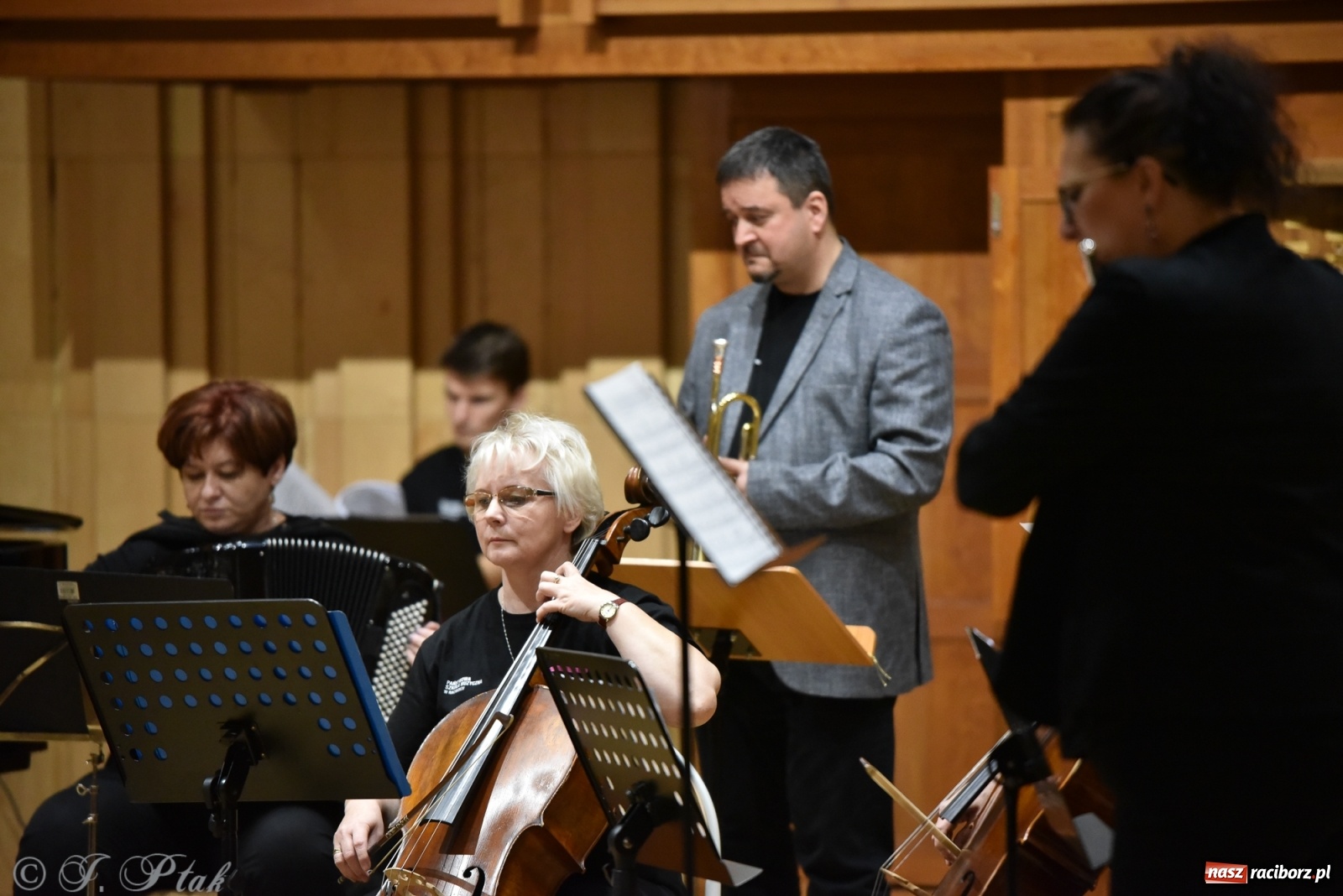 Zdjęcie w galerii na portalu naszraciborz.pl: Nauczyciele na scenie. Koncert w PSM [FOTO i WIDEO] wiadomości z regionu