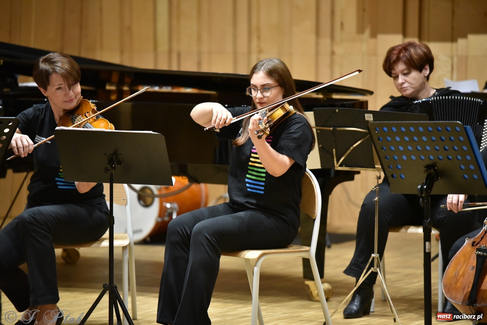 Zdjęcie w galerii na portalu naszraciborz.pl: Nauczyciele na scenie. Koncert w PSM [FOTO i WIDEO] wiadomości z regionu