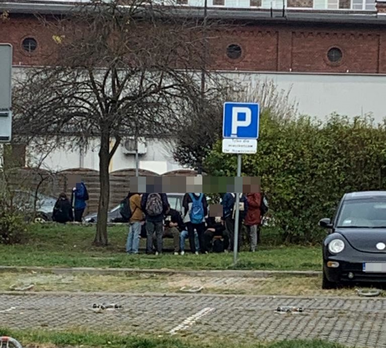 Zdjęcie w galerii na portalu naszraciborz.pl: Mieszkańcy piszą skargi, dyrektor CKZiU nr 1 zapowiada pogadanki i odsyła do służb wiadomości z regionu