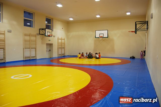 Zdjęcie w galerii na portalu naszraciborz.pl: Sportowa hala w nowym wcieleniu wiadomości z regionu