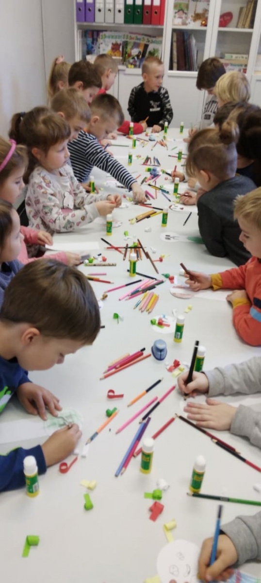 Zdjęcie w galerii na portalu naszraciborz.pl: Sześciolatki z Rud poznały czym jest biblioteka wiadomości z regionu