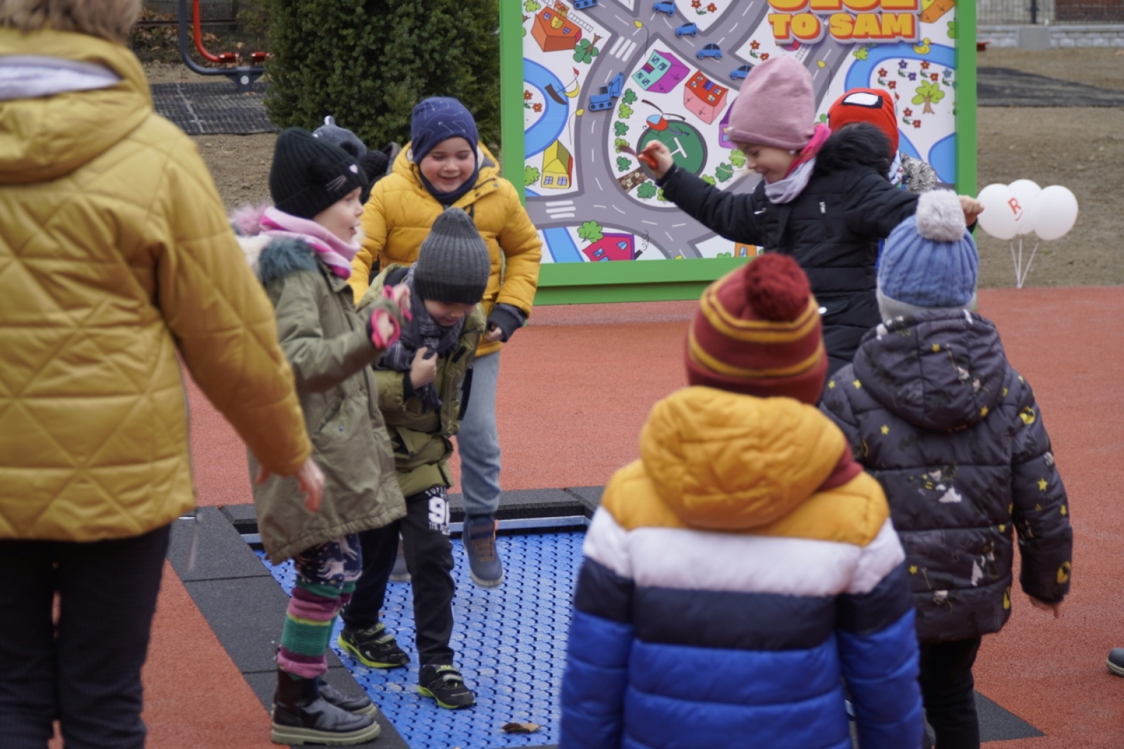 Zdjęcie w galerii na portalu naszraciborz.pl: Przedszkole nr 13 ma nowy plac zabaw wiadomości z regionu