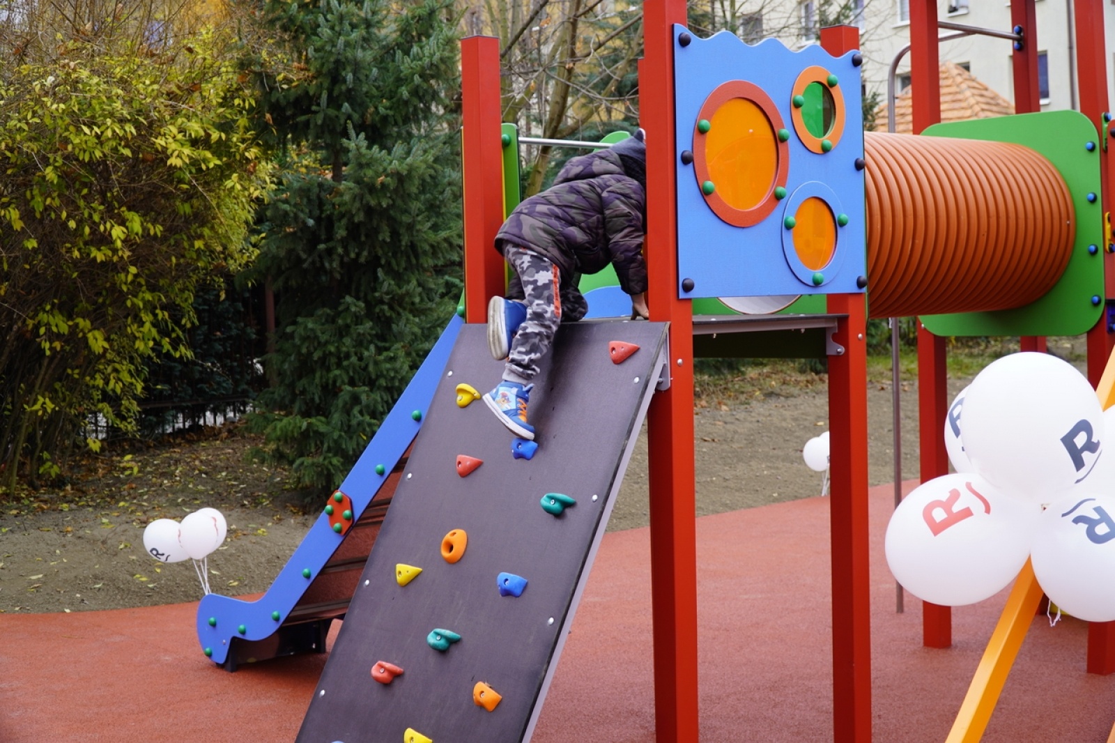 Zdjęcie w galerii na portalu naszraciborz.pl: Przedszkole nr 13 ma nowy plac zabaw wiadomości z regionu
