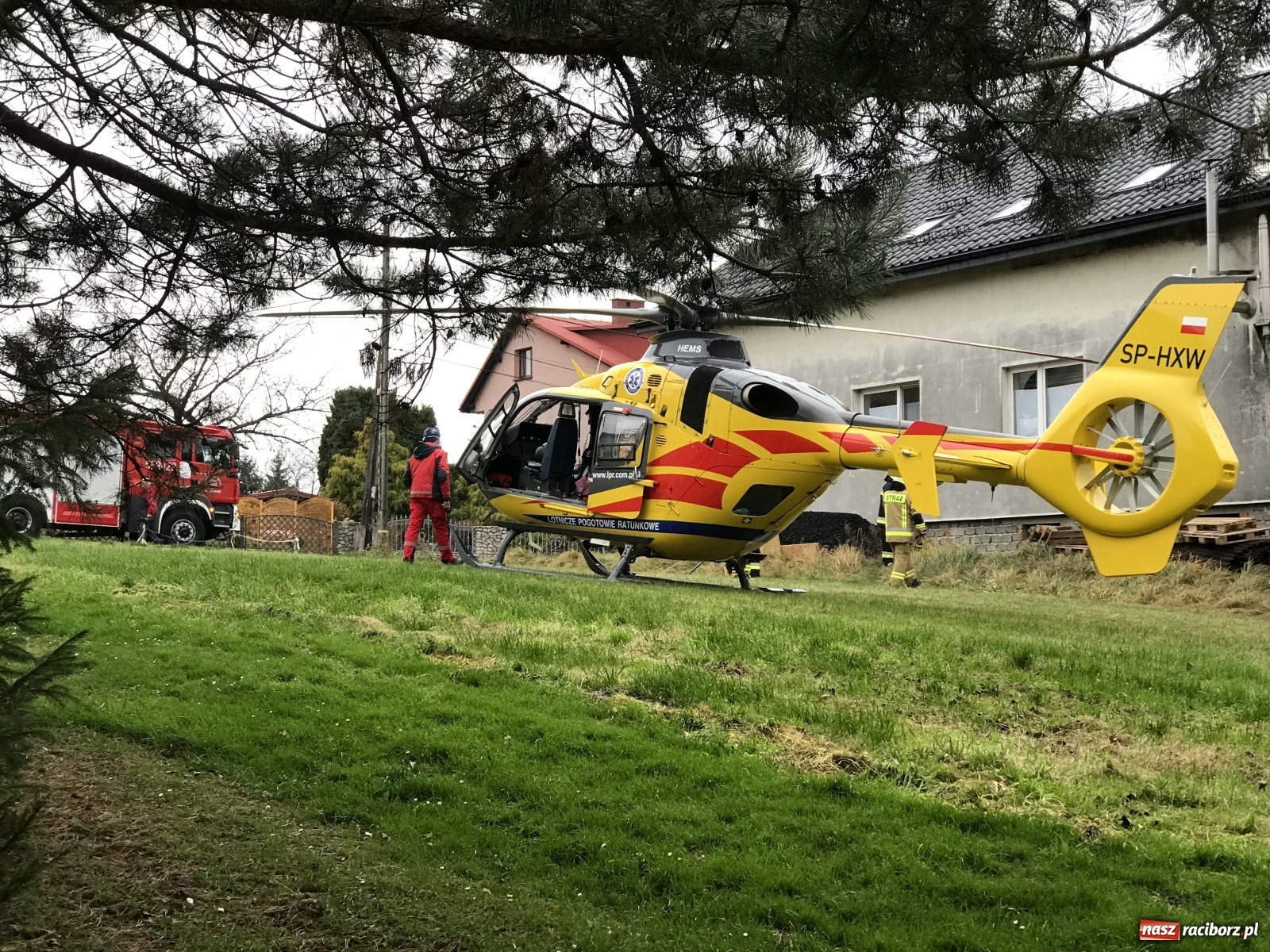 Zdjęcie w galerii na portalu naszraciborz.pl: Śmigłowiec LPR w akcji w Pogrzebieniu [FOTO i WIDEO] wiadomości z regionu