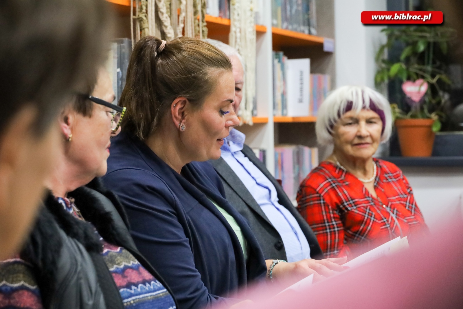 Zdjęcie w galerii na portalu naszraciborz.pl: Przemyślenia – wieczór poetycki Jadwigi Wojnowskiej wiadomości z regionu