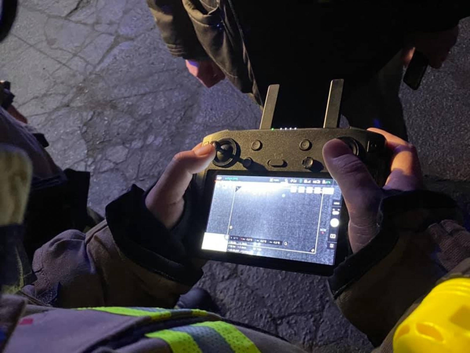 Zdjęcie w galerii na portalu naszraciborz.pl: Wojsko, policja i strażacy z dronem na Skłodowskiej w Raciborzu wiadomości z regionu