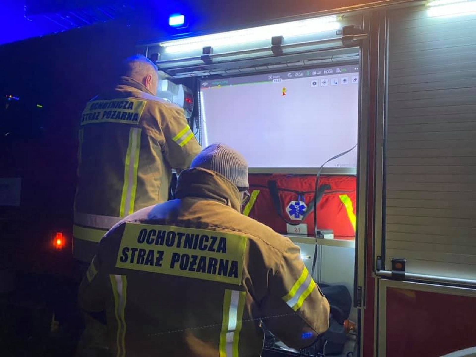 Zdjęcie w galerii na portalu naszraciborz.pl: Wojsko, policja i strażacy z dronem na Skłodowskiej w Raciborzu wiadomości z regionu