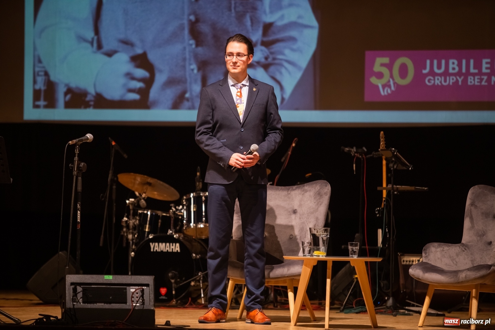 Zdjęcie w galerii na portalu naszraciborz.pl: Złote gody Grupy Bez Nazwy w RCK z Tyrmandem w tle wiadomości z regionu