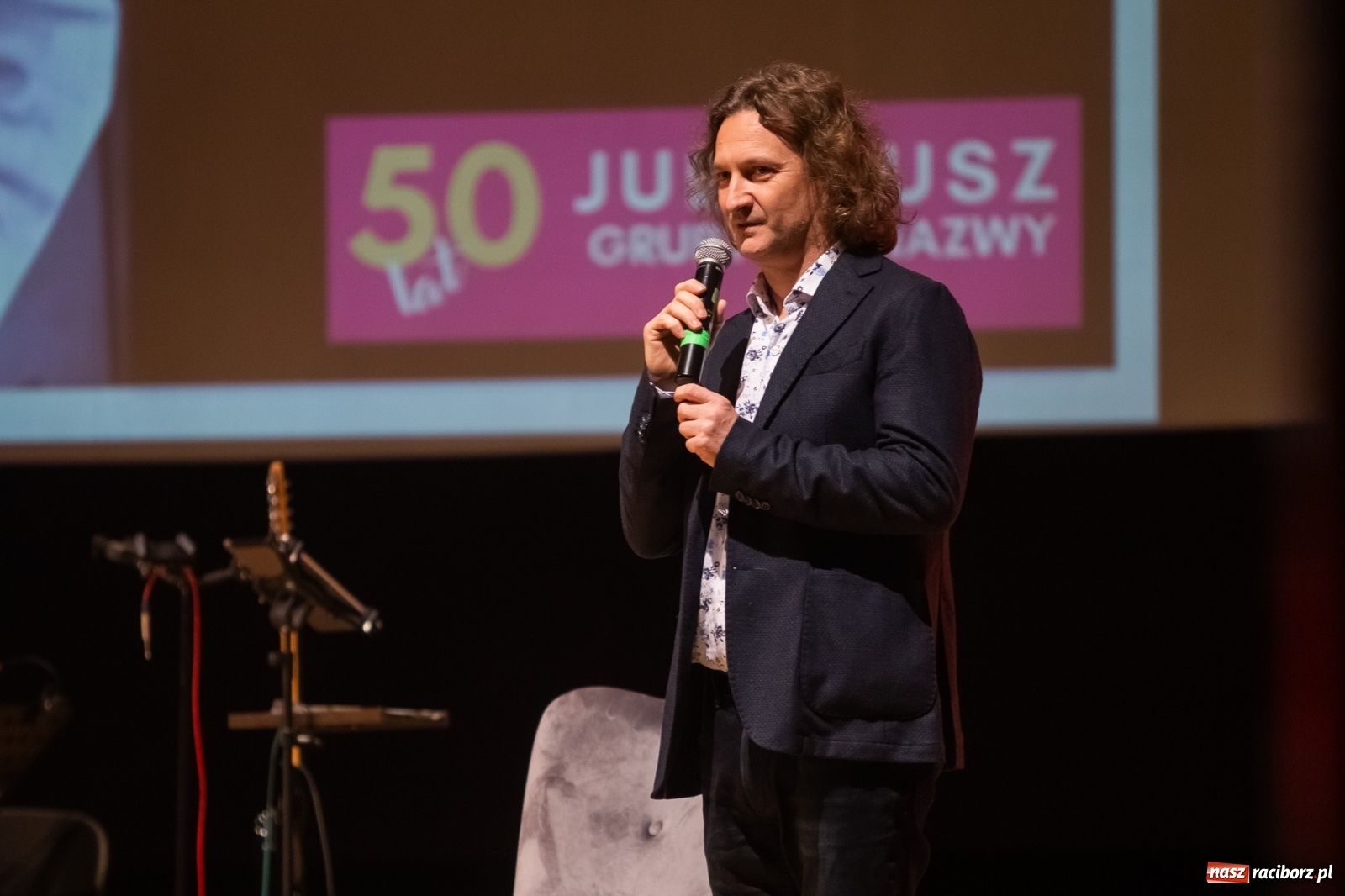 Zdjęcie w galerii na portalu naszraciborz.pl: Złote gody Grupy Bez Nazwy w RCK z Tyrmandem w tle wiadomości z regionu