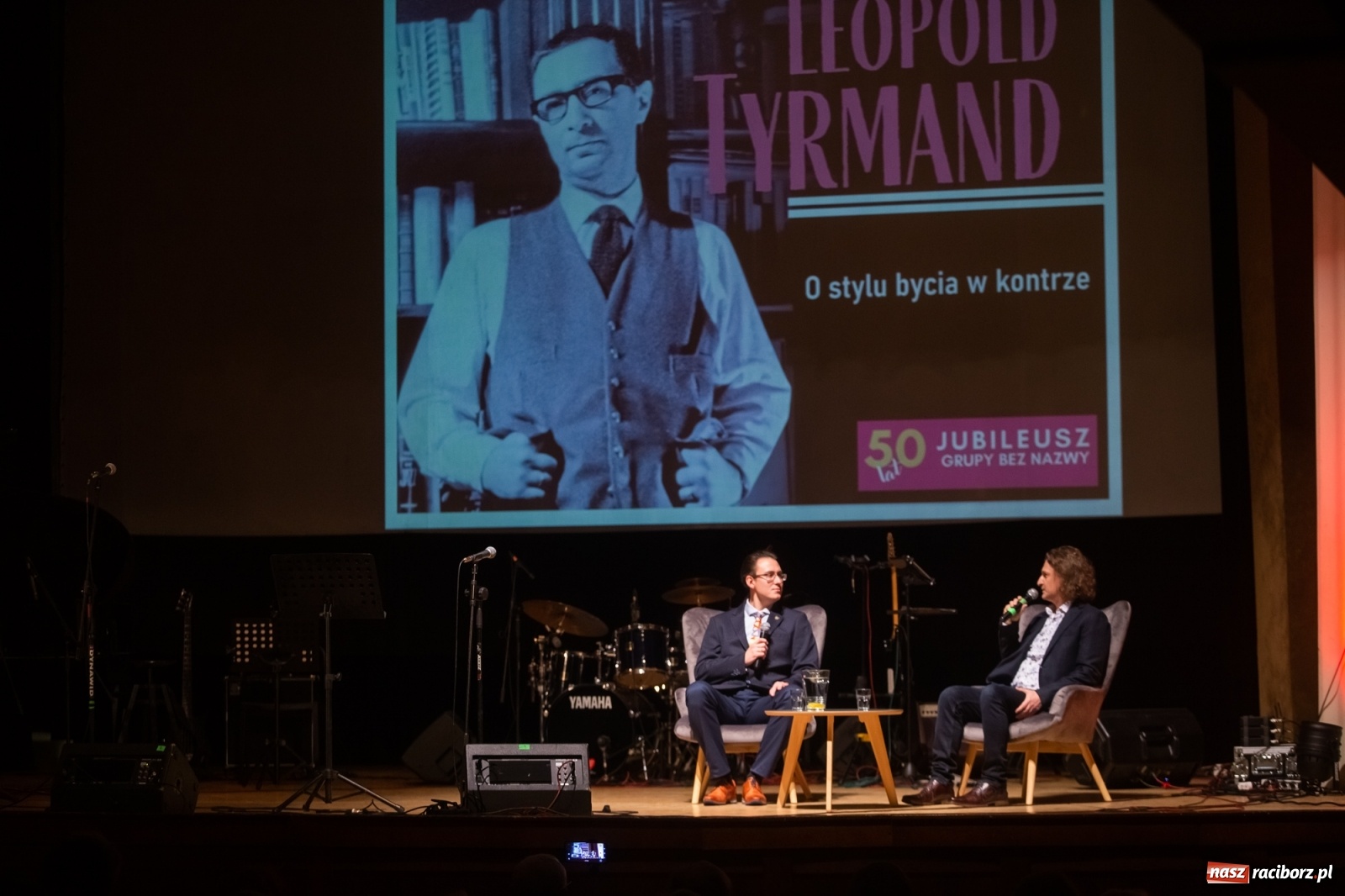 Zdjęcie w galerii na portalu naszraciborz.pl: Złote gody Grupy Bez Nazwy w RCK z Tyrmandem w tle wiadomości z regionu