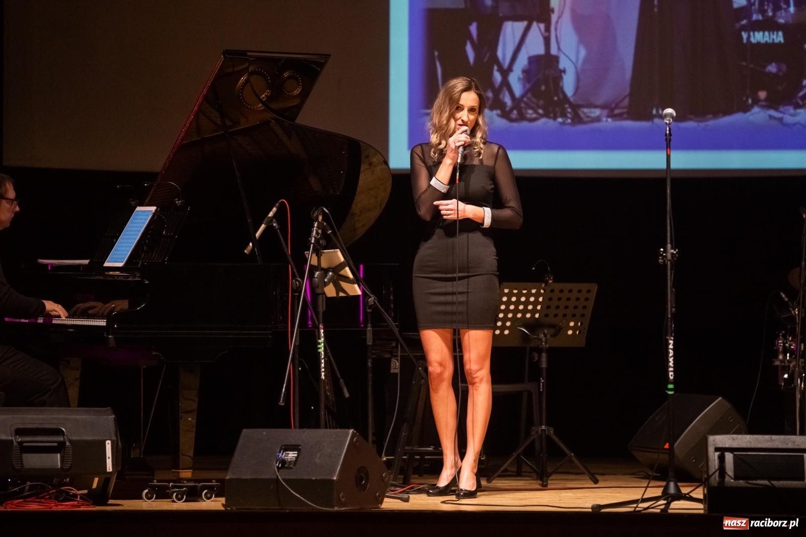 Zdjęcie w galerii na portalu naszraciborz.pl: Złote gody Grupy Bez Nazwy w RCK z Tyrmandem w tle wiadomości z regionu