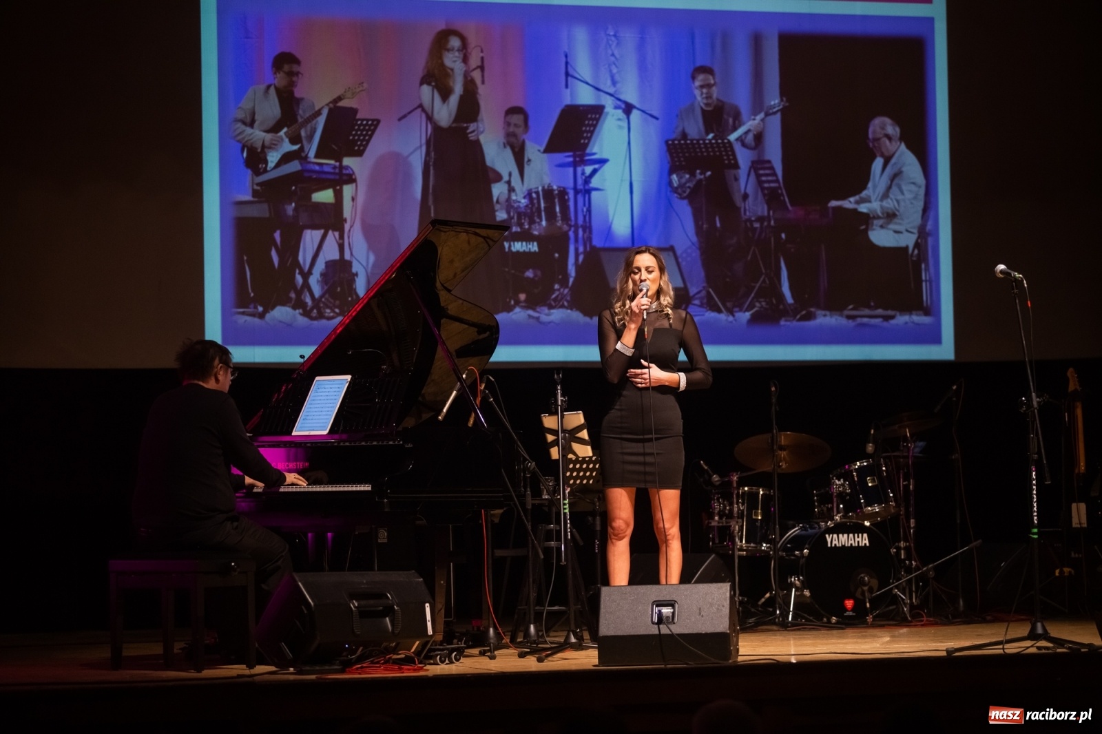 Zdjęcie w galerii na portalu naszraciborz.pl: Złote gody Grupy Bez Nazwy w RCK z Tyrmandem w tle wiadomości z regionu