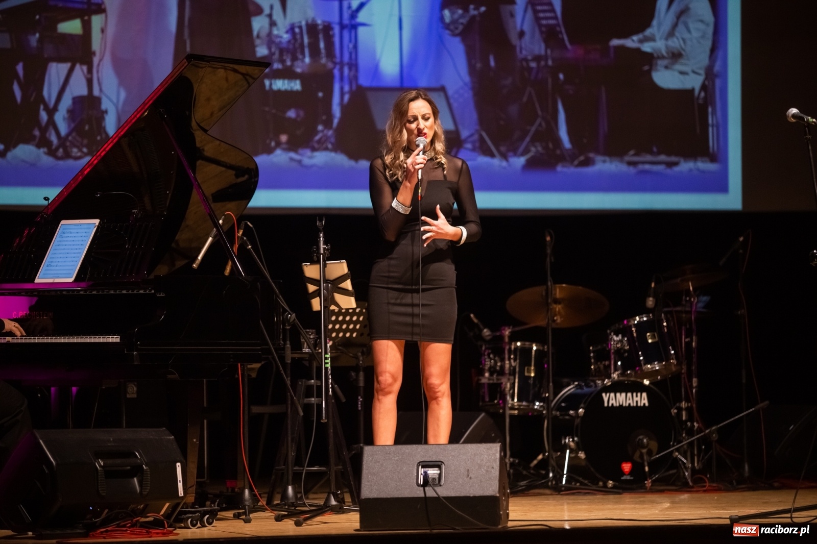 Zdjęcie w galerii na portalu naszraciborz.pl: Złote gody Grupy Bez Nazwy w RCK z Tyrmandem w tle wiadomości z regionu