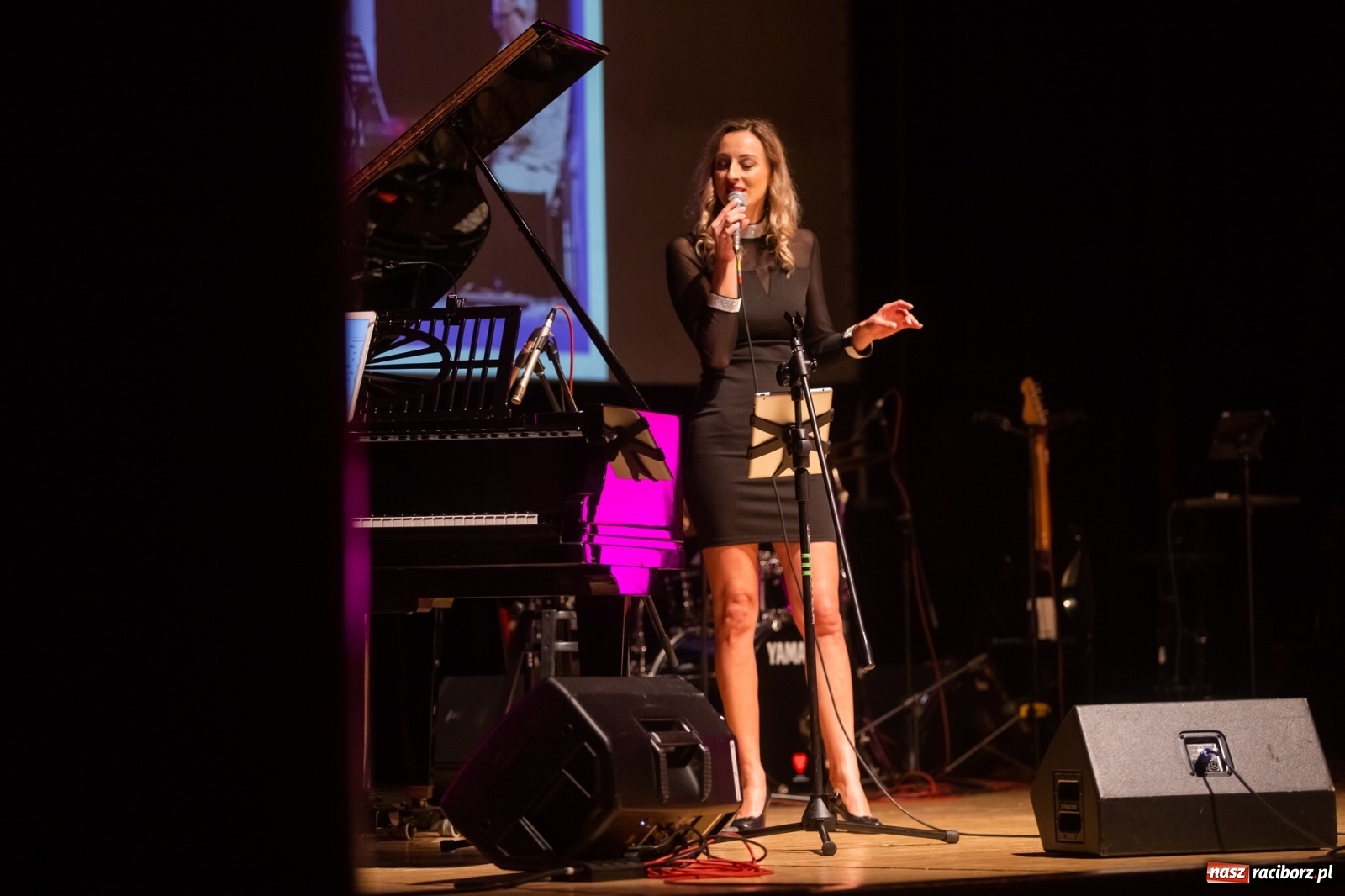 Zdjęcie w galerii na portalu naszraciborz.pl: Złote gody Grupy Bez Nazwy w RCK z Tyrmandem w tle wiadomości z regionu