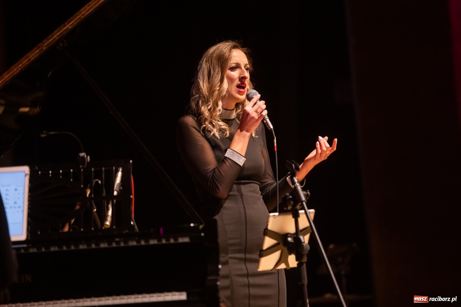 Zdjęcie w galerii na portalu naszraciborz.pl: Złote gody Grupy Bez Nazwy w RCK z Tyrmandem w tle wiadomości z regionu