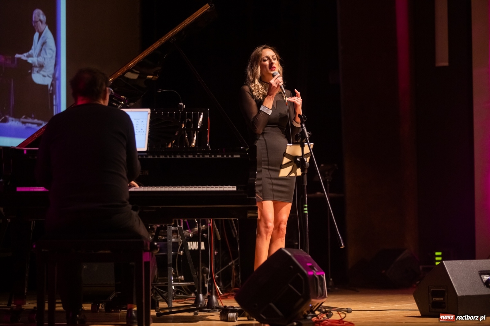 Zdjęcie w galerii na portalu naszraciborz.pl: Złote gody Grupy Bez Nazwy w RCK z Tyrmandem w tle wiadomości z regionu