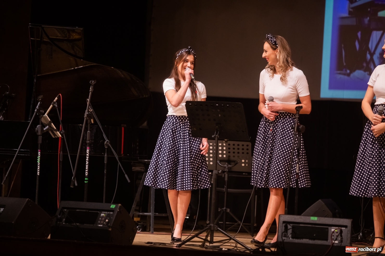Zdjęcie w galerii na portalu naszraciborz.pl: Złote gody Grupy Bez Nazwy w RCK z Tyrmandem w tle wiadomości z regionu