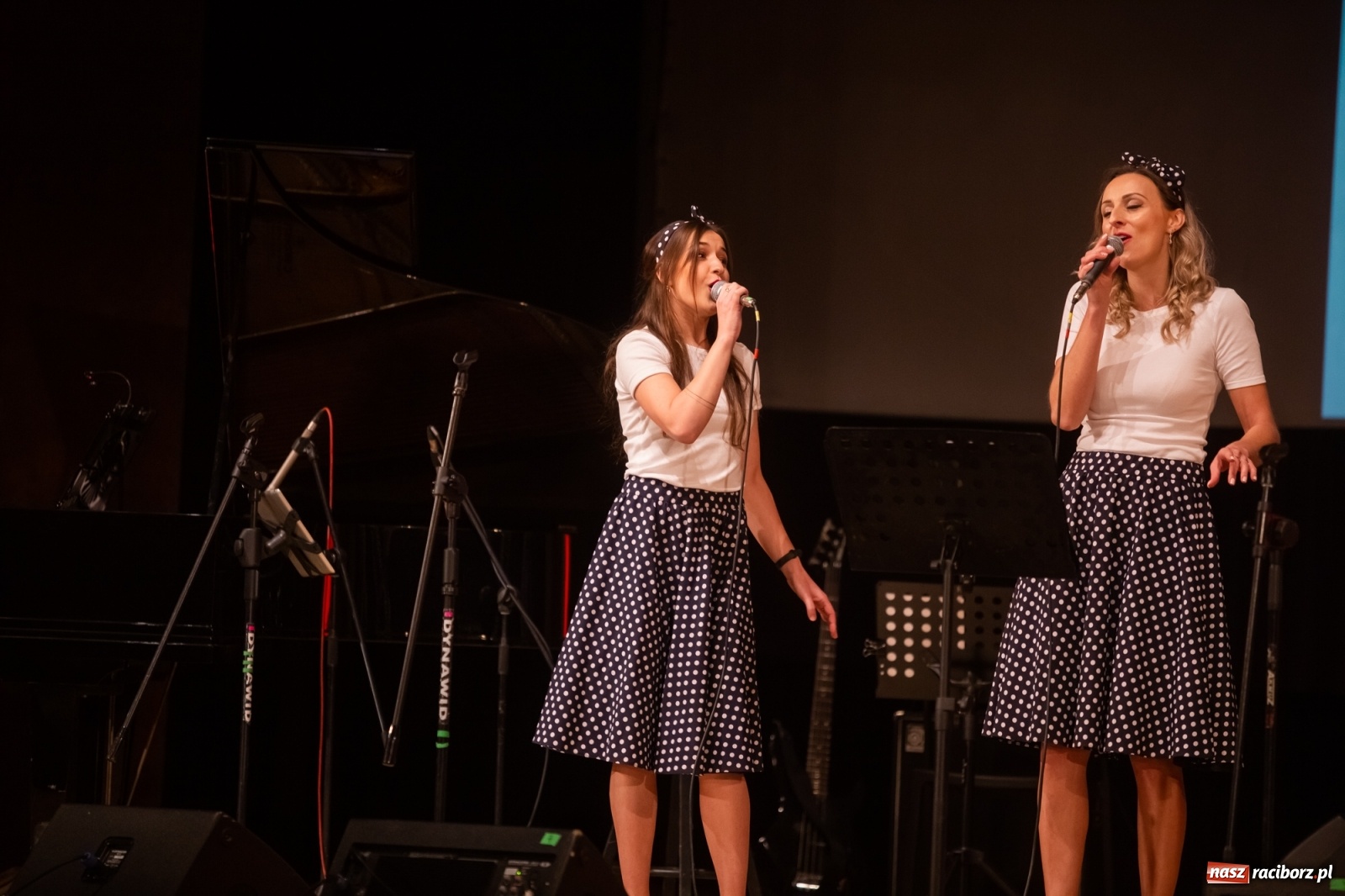 Zdjęcie w galerii na portalu naszraciborz.pl: Złote gody Grupy Bez Nazwy w RCK z Tyrmandem w tle wiadomości z regionu