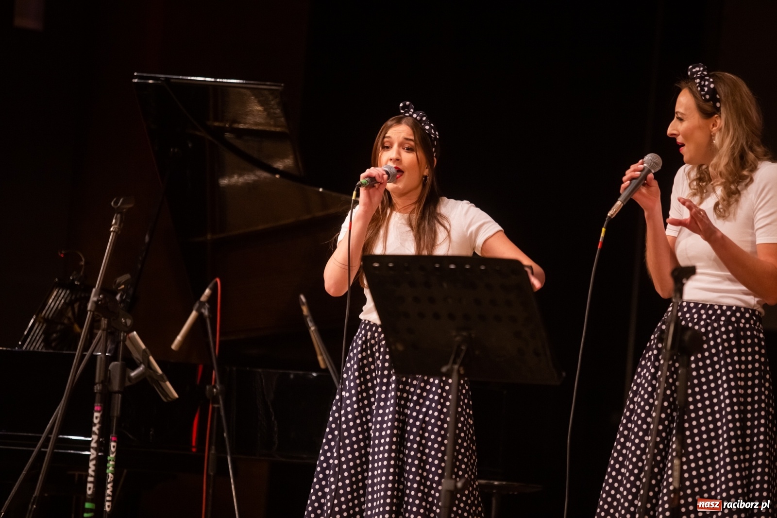 Zdjęcie w galerii na portalu naszraciborz.pl: Złote gody Grupy Bez Nazwy w RCK z Tyrmandem w tle wiadomości z regionu