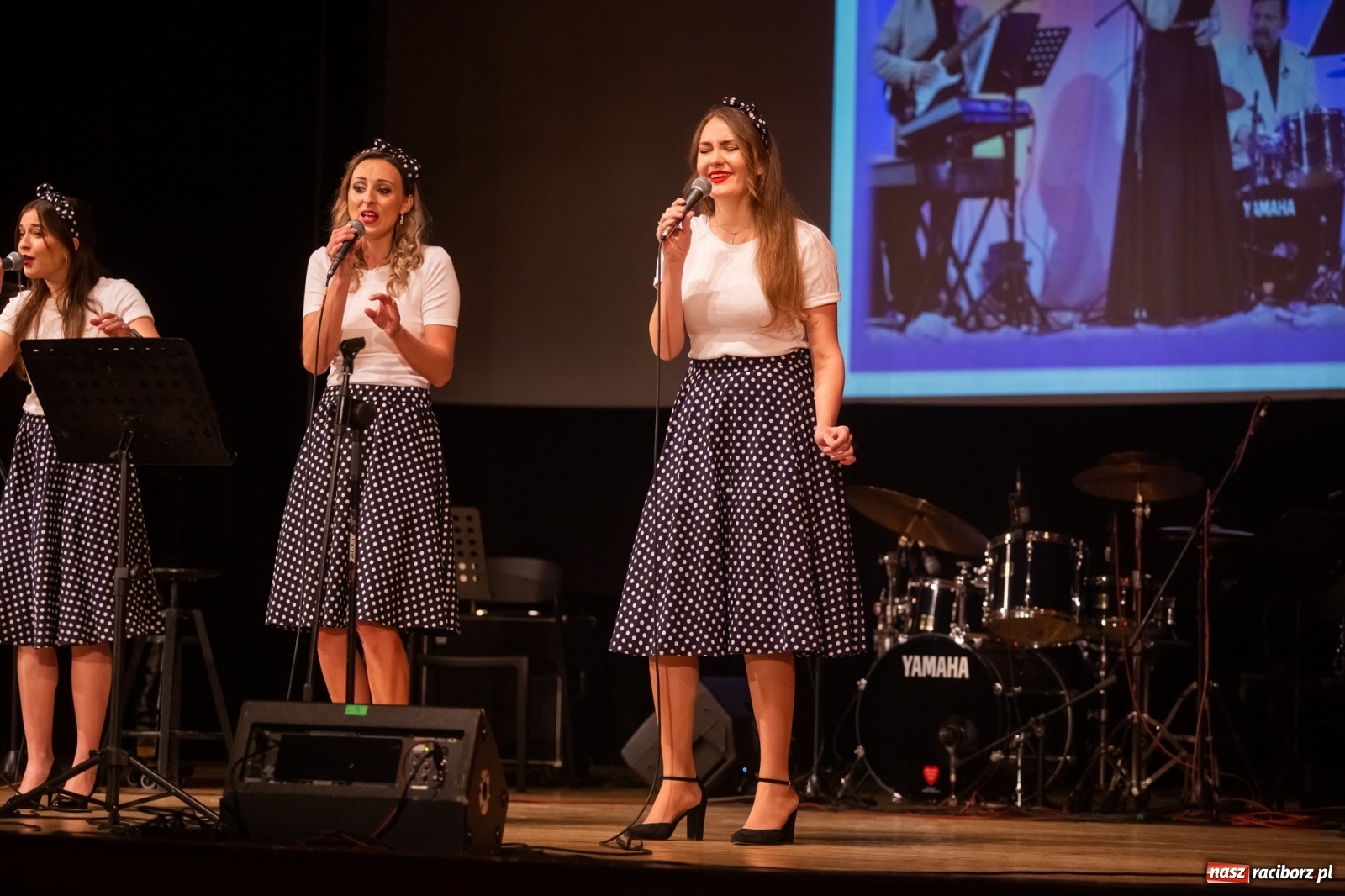 Zdjęcie w galerii na portalu naszraciborz.pl: Złote gody Grupy Bez Nazwy w RCK z Tyrmandem w tle wiadomości z regionu