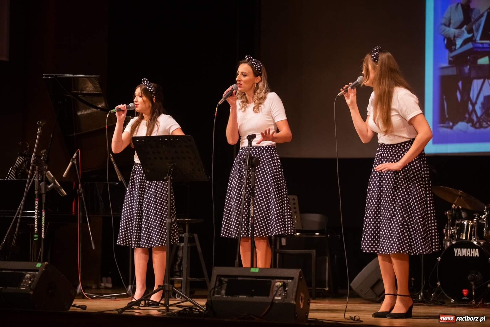 Zdjęcie w galerii na portalu naszraciborz.pl: Złote gody Grupy Bez Nazwy w RCK z Tyrmandem w tle wiadomości z regionu