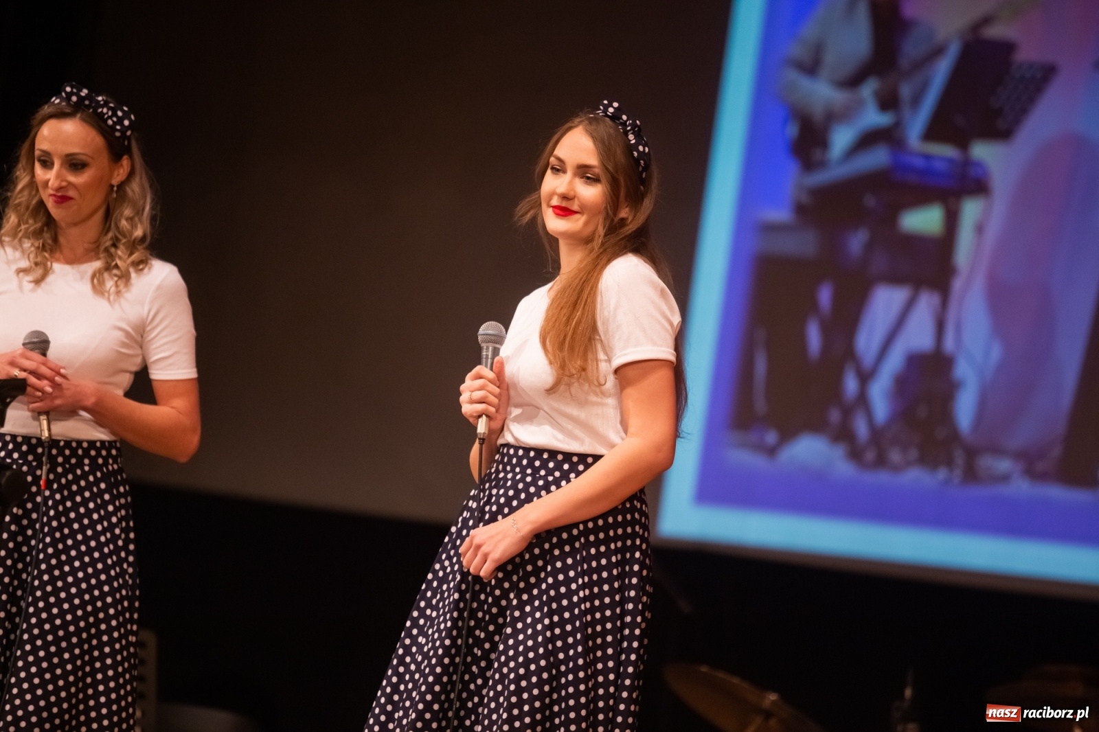 Zdjęcie w galerii na portalu naszraciborz.pl: Złote gody Grupy Bez Nazwy w RCK z Tyrmandem w tle wiadomości z regionu