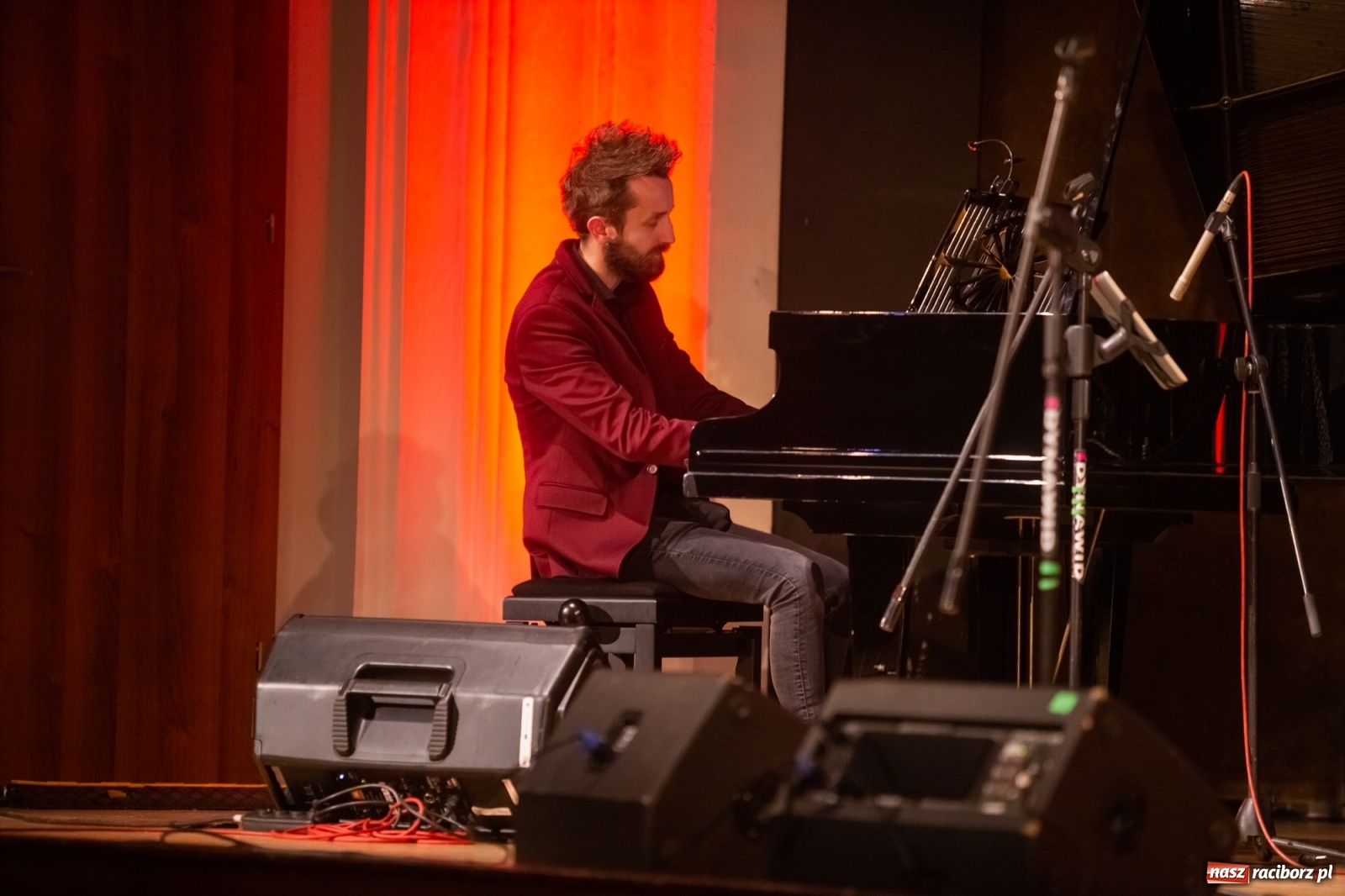 Zdjęcie w galerii na portalu naszraciborz.pl: Złote gody Grupy Bez Nazwy w RCK z Tyrmandem w tle wiadomości z regionu