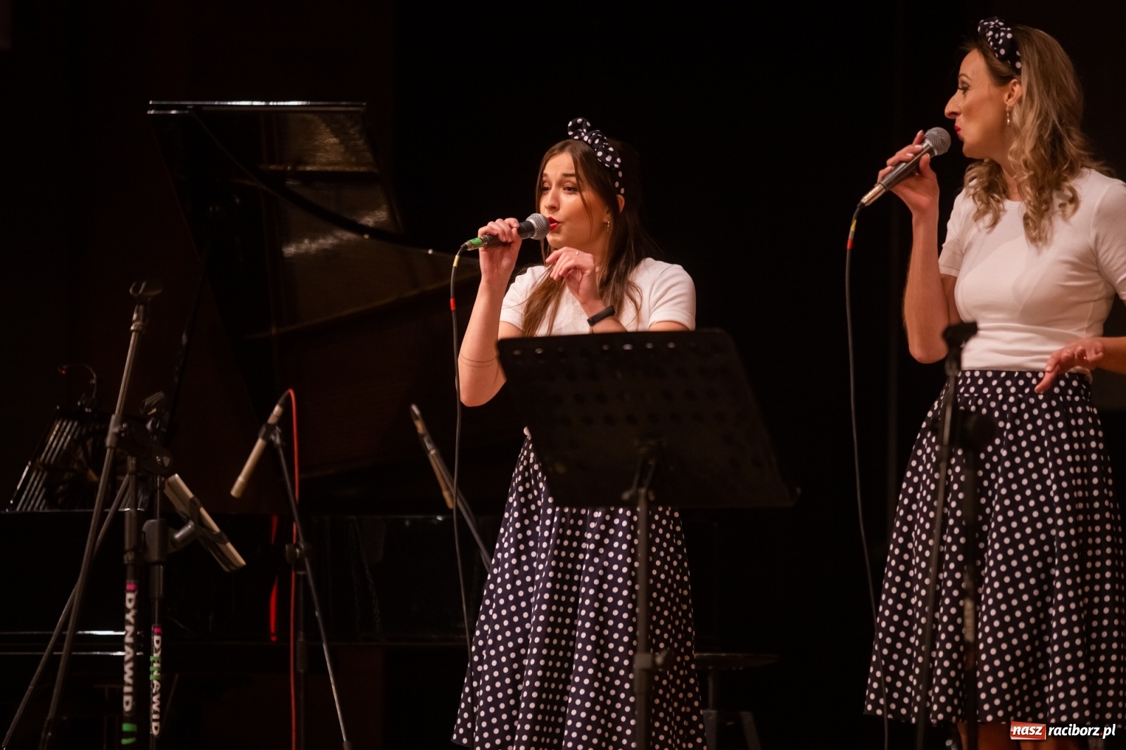Zdjęcie w galerii na portalu naszraciborz.pl: Złote gody Grupy Bez Nazwy w RCK z Tyrmandem w tle wiadomości z regionu