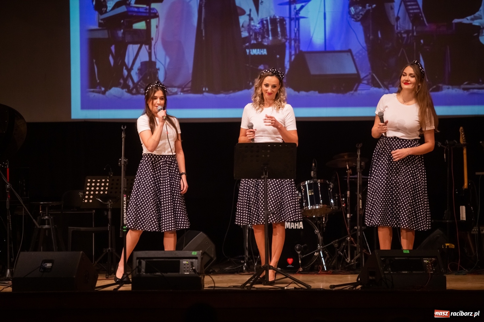Zdjęcie w galerii na portalu naszraciborz.pl: Złote gody Grupy Bez Nazwy w RCK z Tyrmandem w tle wiadomości z regionu
