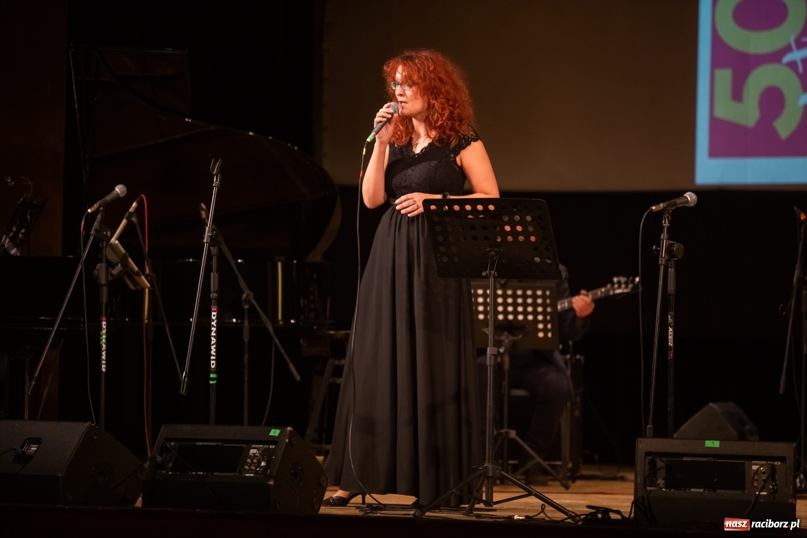 Zdjęcie w galerii na portalu naszraciborz.pl: Złote gody Grupy Bez Nazwy w RCK z Tyrmandem w tle wiadomości z regionu