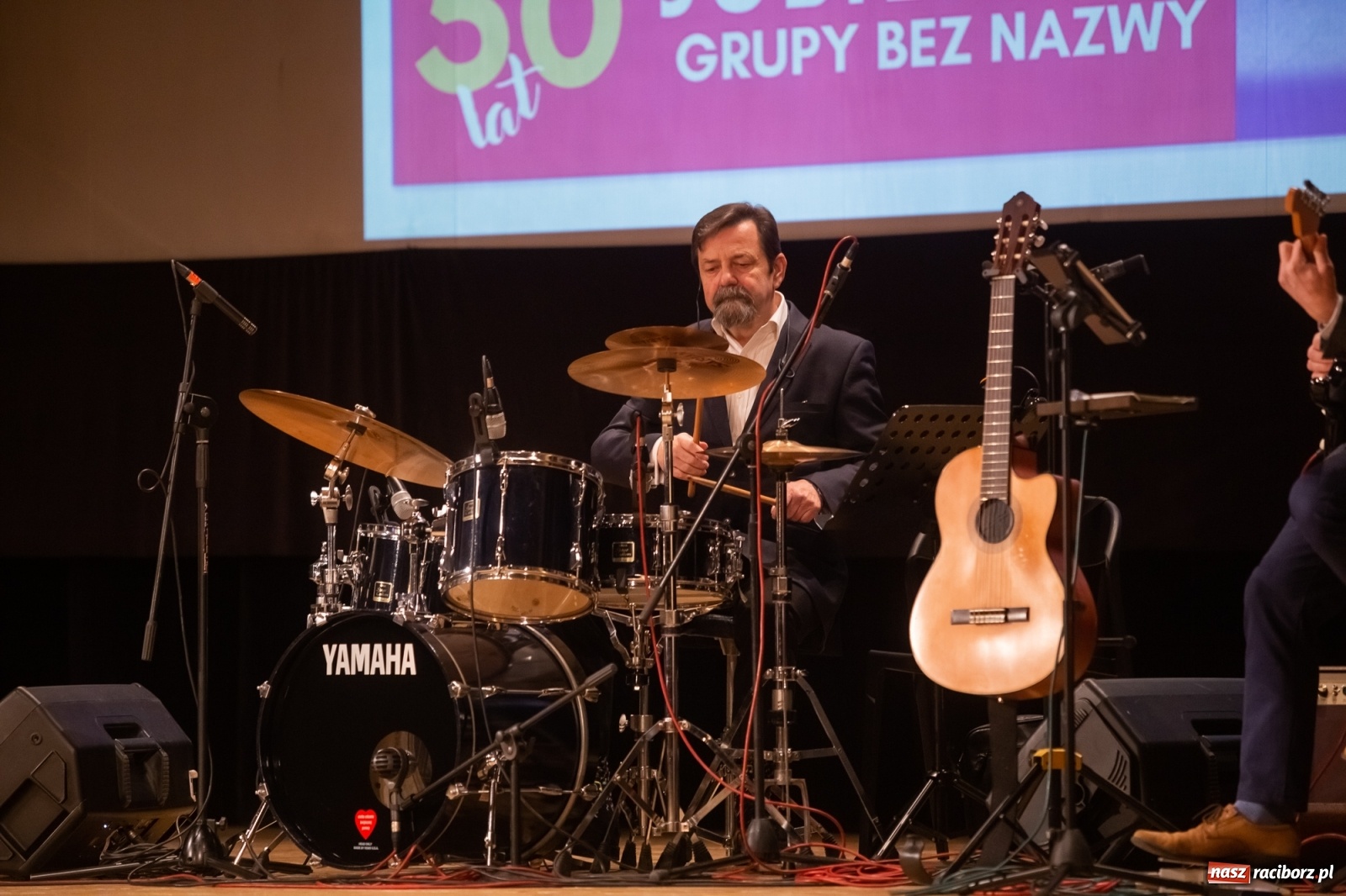 Zdjęcie w galerii na portalu naszraciborz.pl: Złote gody Grupy Bez Nazwy w RCK z Tyrmandem w tle wiadomości z regionu