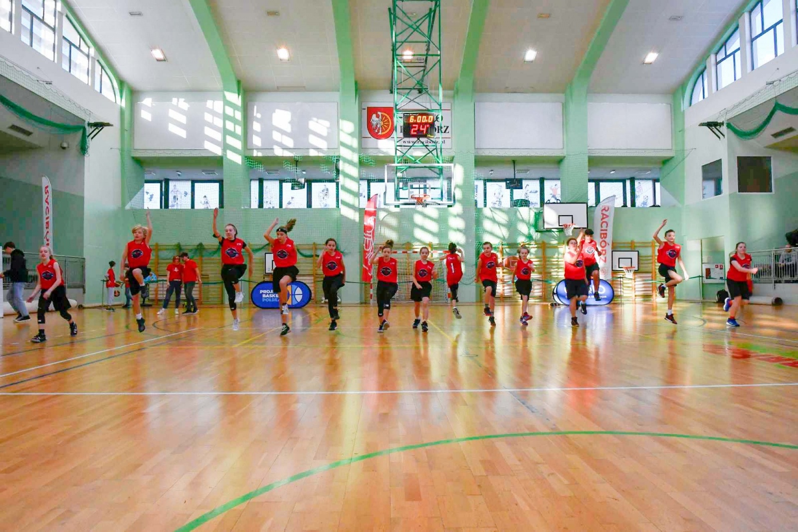 Zdjęcie w galerii na portalu naszraciborz.pl: Jr. NBA League w Raciborzu. Przyszłe gwiazdy koszykówki w Arenie Rafako [FOTO i WIDEO] wiadomości z regionu
