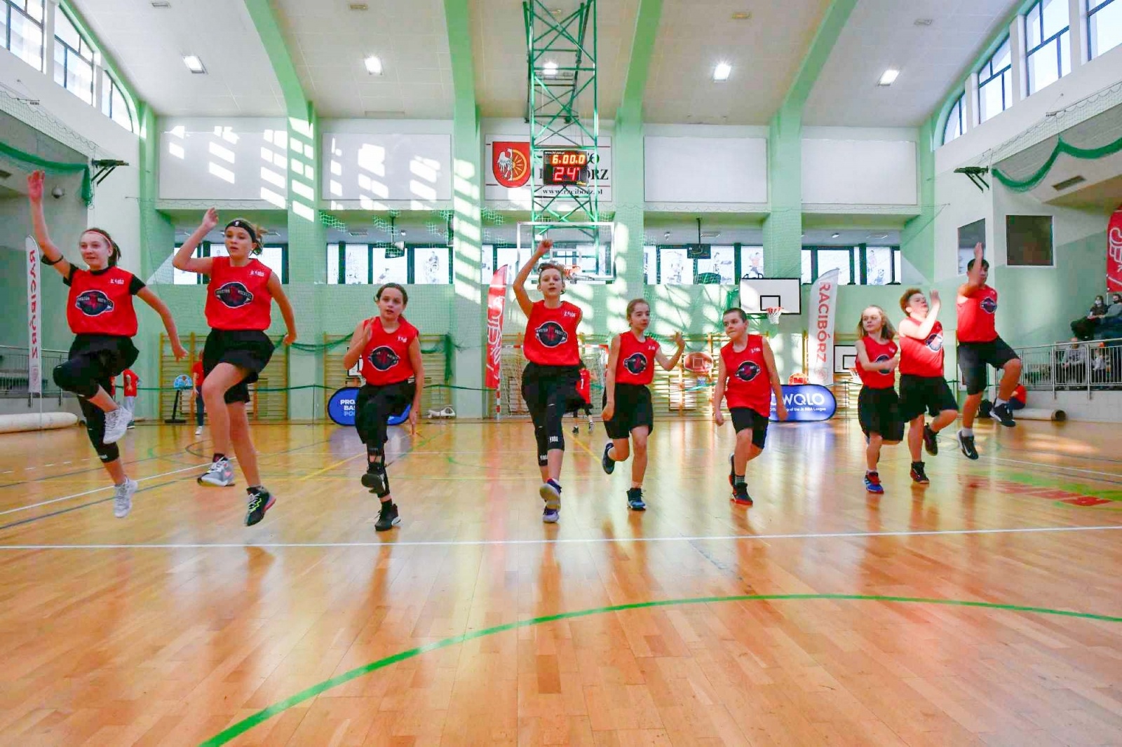 Zdjęcie w galerii na portalu naszraciborz.pl: Jr. NBA League w Raciborzu. Przyszłe gwiazdy koszykówki w Arenie Rafako [FOTO i WIDEO] wiadomości z regionu