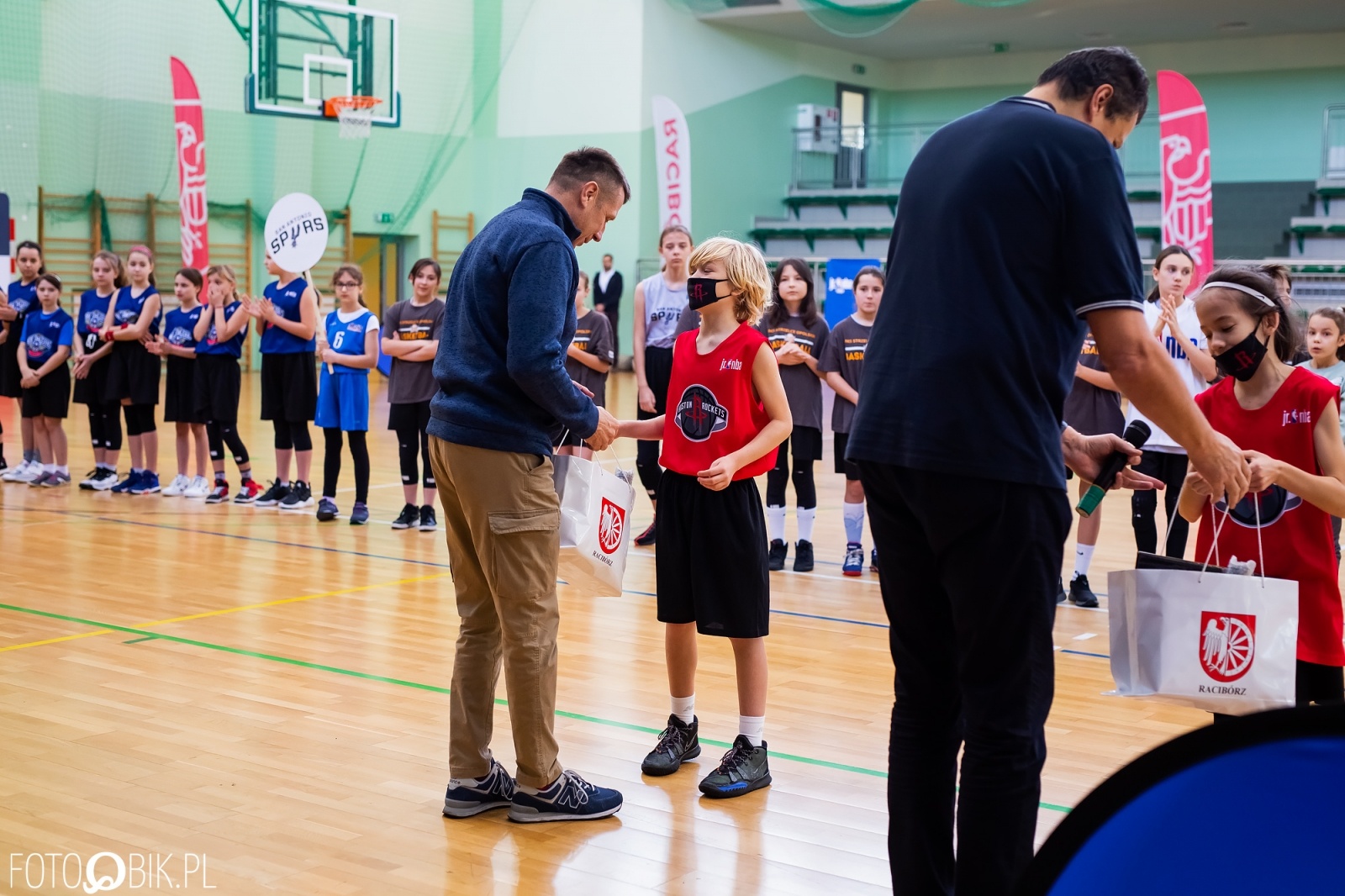 Zdjęcie w galerii na portalu naszraciborz.pl: Jr. NBA League w Raciborzu. Przyszłe gwiazdy koszykówki w Arenie Rafako [FOTO i WIDEO] wiadomości z regionu