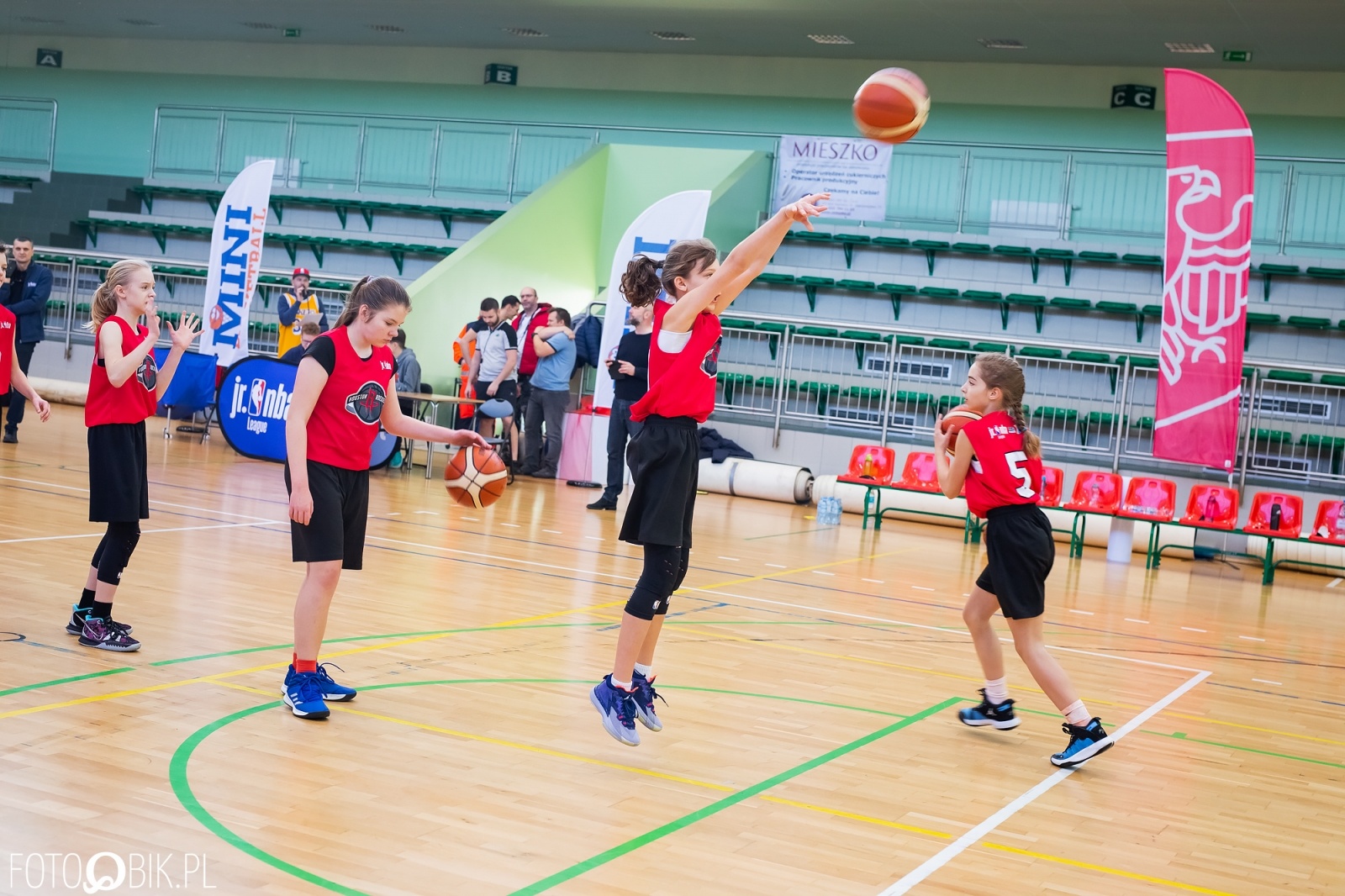 Zdjęcie w galerii na portalu naszraciborz.pl: Jr. NBA League w Raciborzu. Przyszłe gwiazdy koszykówki w Arenie Rafako [FOTO i WIDEO] wiadomości z regionu
