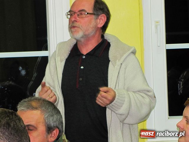 Zdjęcie w galerii na portalu naszraciborz.pl: W Ocicach parking za duży i wąskie drogi wiadomości z regionu