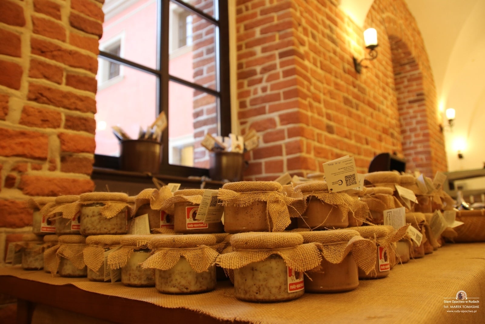 Zdjęcie w galerii na portalu naszraciborz.pl: Jarmark w starym opactwie w Rudach. Czekają na was cysterskie smakołyki i inne niespodzianki wiadomości z regionu